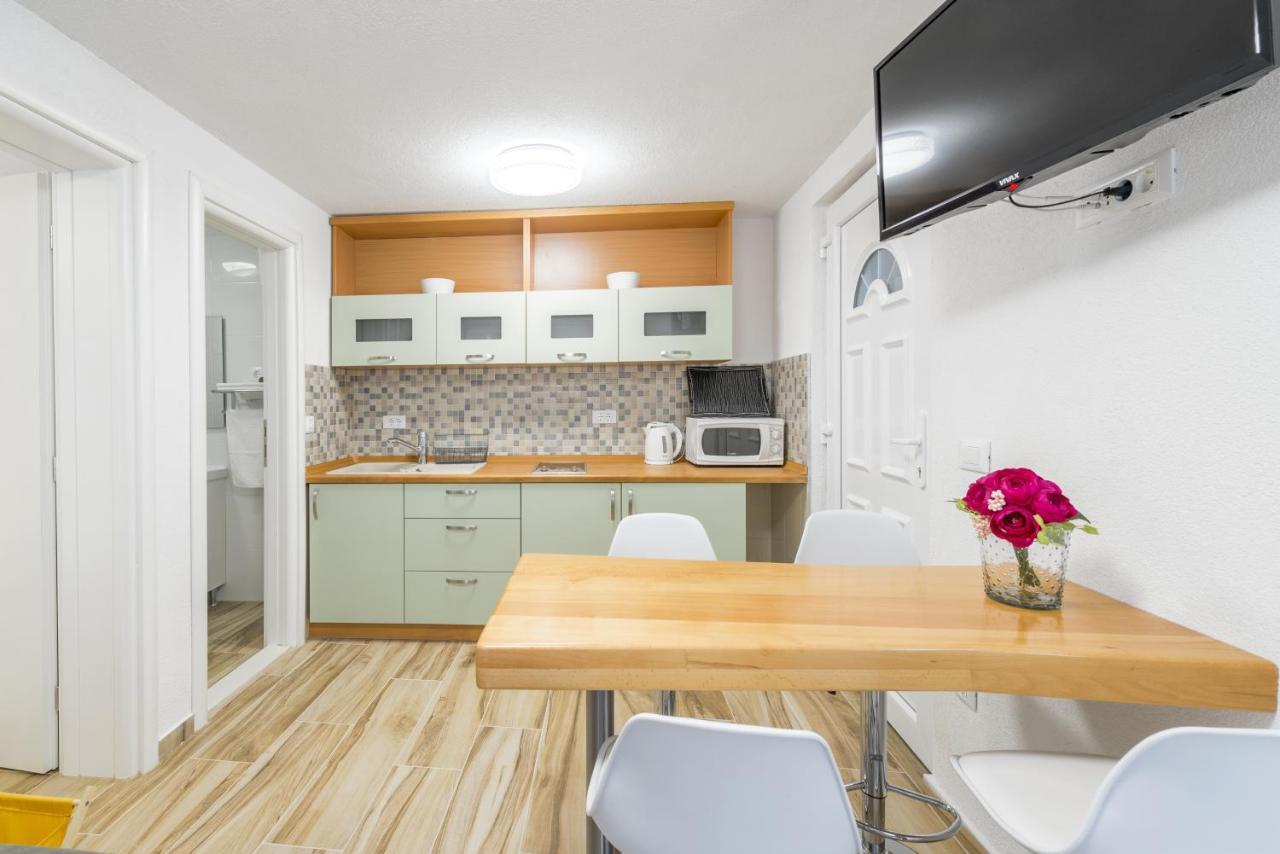 Apartments By The Sea Baska Voda, Makarska - 17570 Ngoại thất bức ảnh