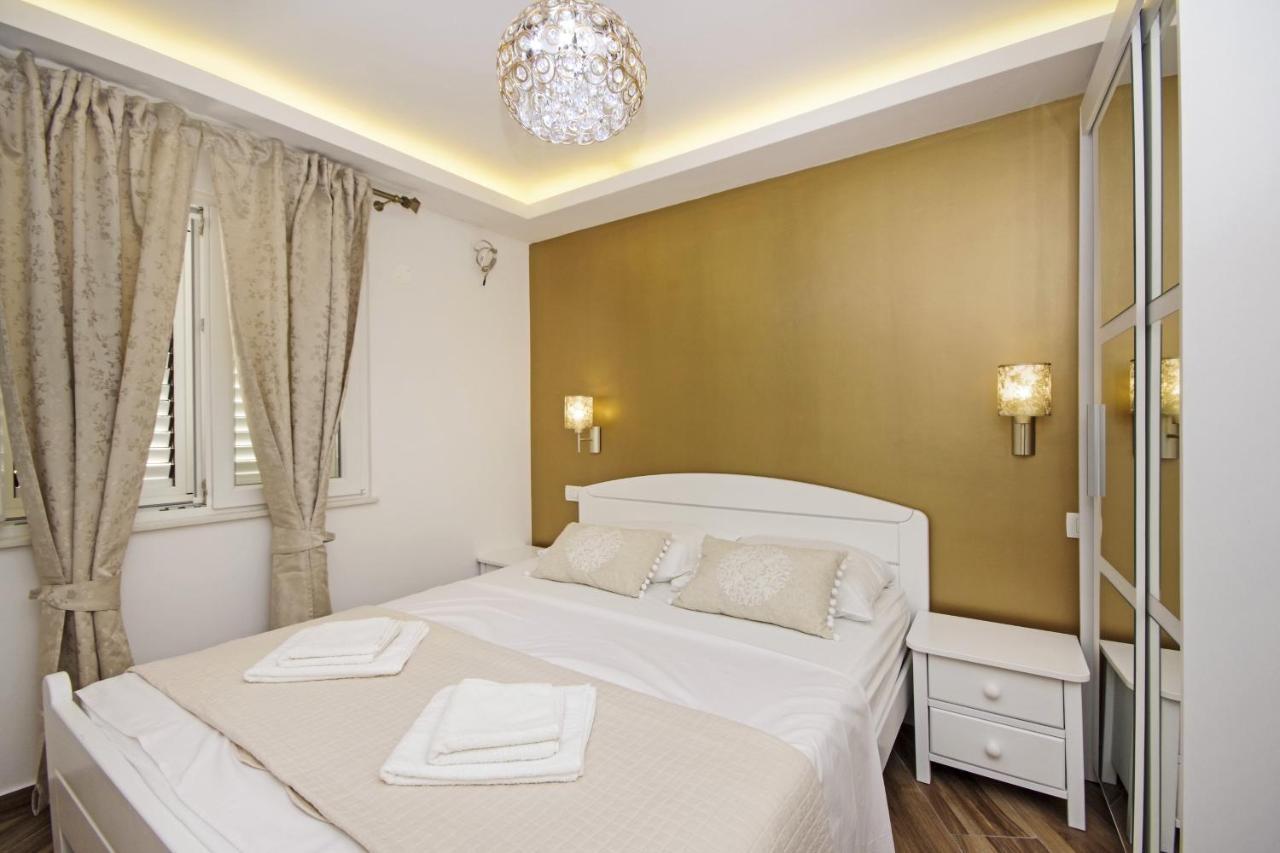 Apartments By The Sea Baska Voda, Makarska - 17570 Ngoại thất bức ảnh