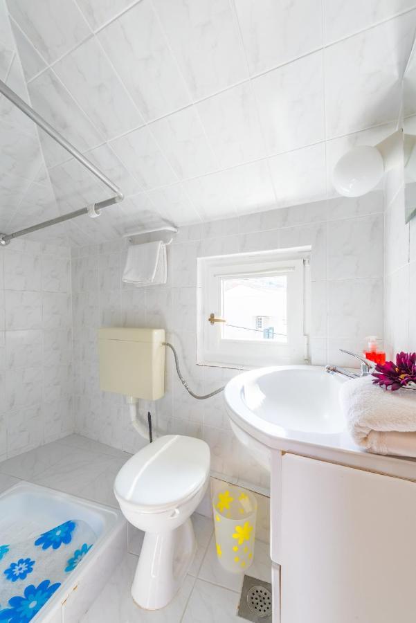 Apartments By The Sea Baska Voda, Makarska - 17570 Ngoại thất bức ảnh